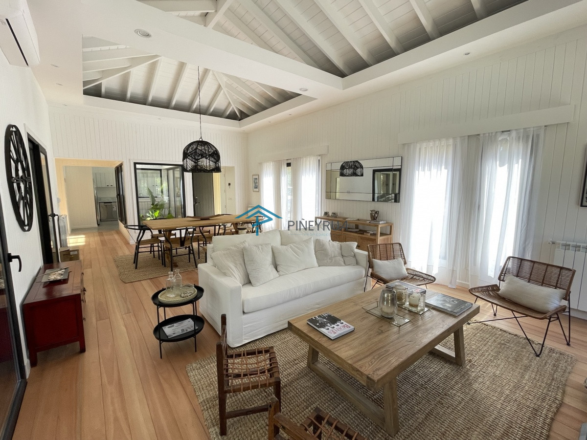 Casa ID.21 - DESTACADA PROPIEDAD EN LAGUNA BLANCA - MANANTIALES