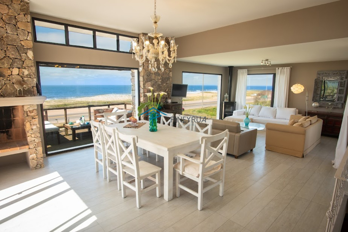 Casa ID.173 - EN VENTA EXCELENTE CASA EN EL CHORRO FRENTE AL MAR 4 DORMITORIOS