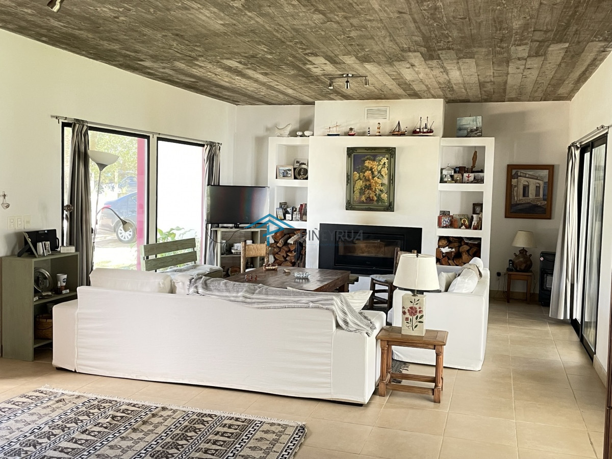 Casa ID.311 - CASA EN VENTA EN BARRIO CERRADO LAGUNA BLANCA 7 DOTMITORIOS