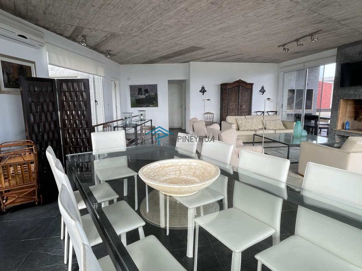 Casa ID.211 - EN VENTA COMODA CASA EN EL CHORRO CON PISCINA 5 DORMITORIOS