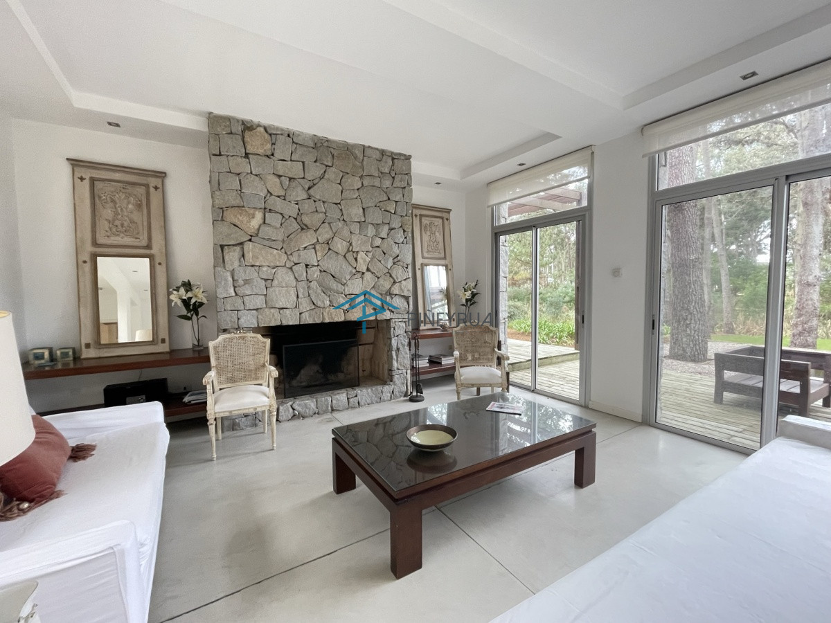 Casa ID.122 - EXCELENTE PROPIEDAD EN VENTA EN LAGUNA BLANCA 4 DORMITORIOS