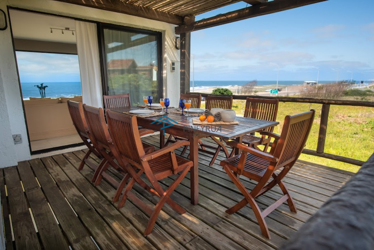 Casa ID.173 - EN VENTA EXCELENTE CASA EN EL CHORRO FRENTE AL MAR 4 DORMITORIOS