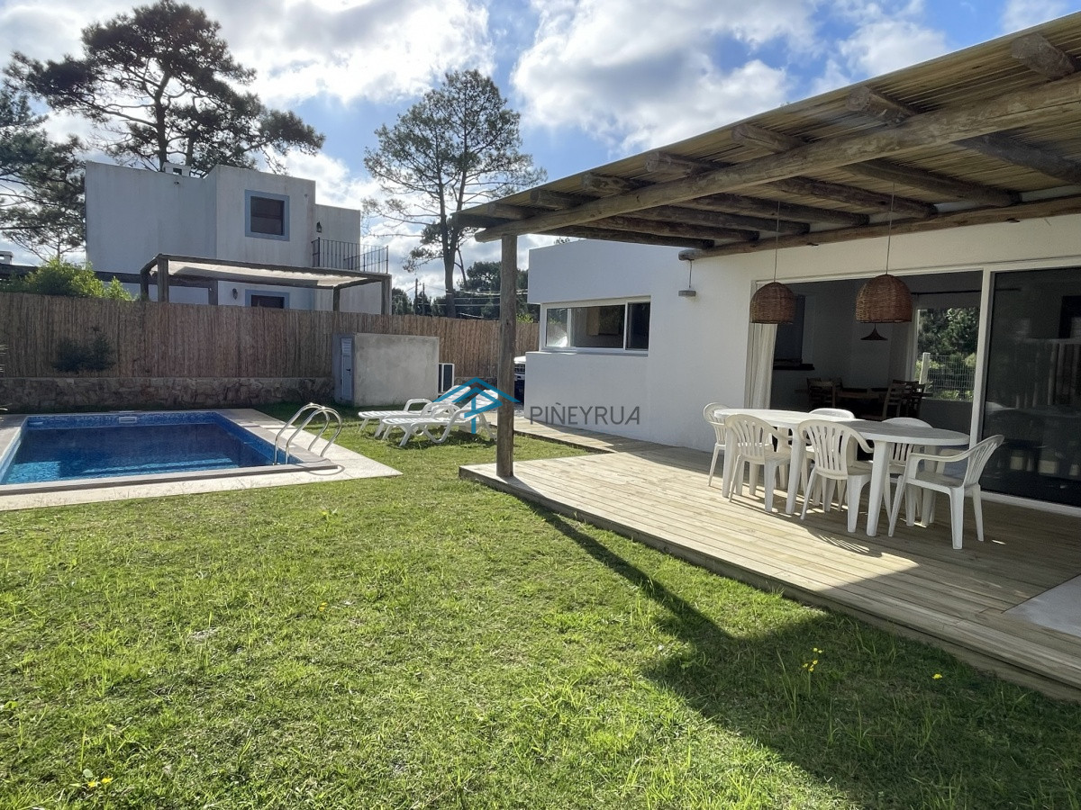 Casa ID.106 - EN VENTA CASA A ESTRENAR EN LA BARRA 3 DORMITORIOS Y PISCINA
