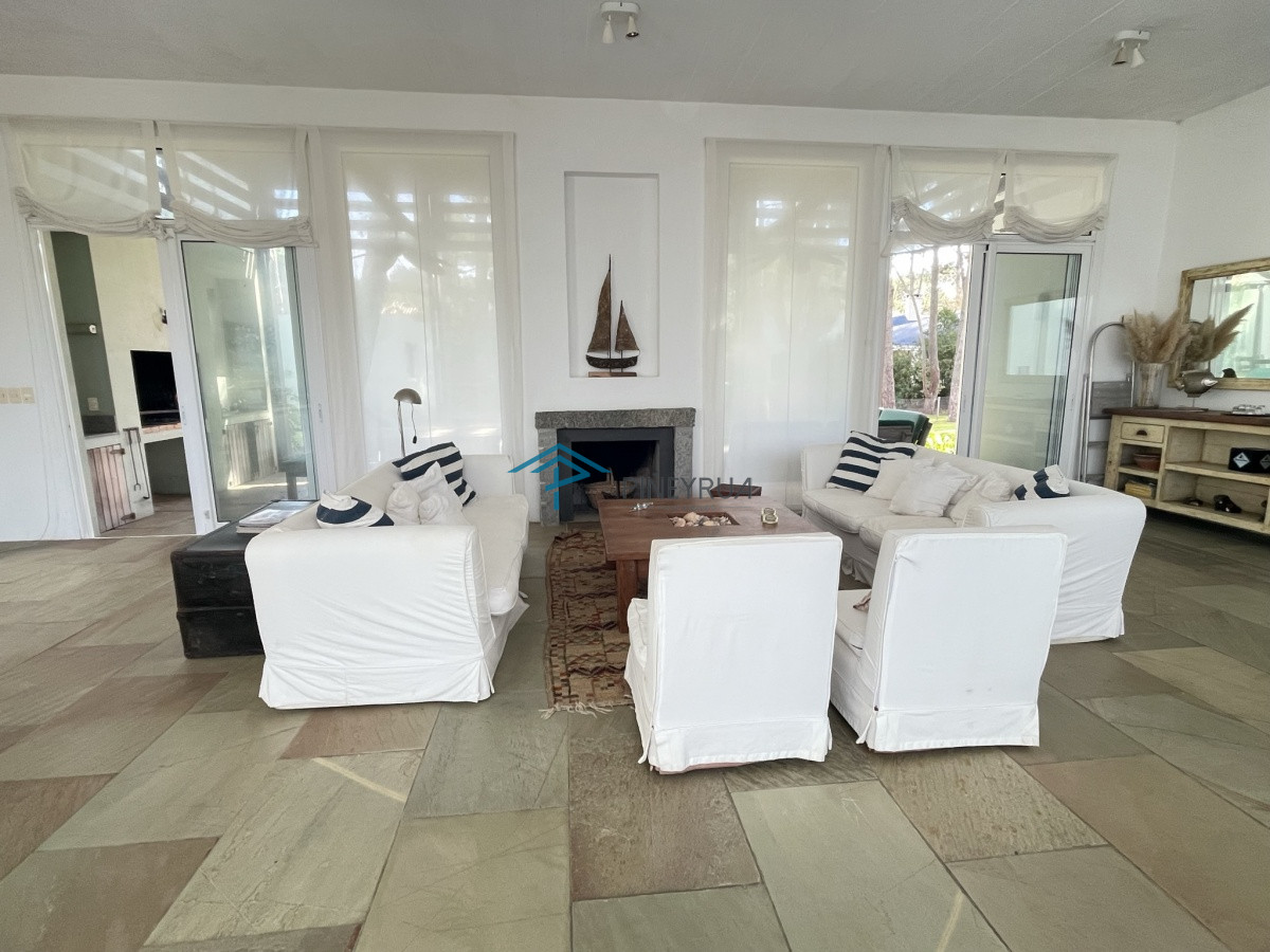 Casa ID.127 - CASA EN VENTA EN EL CLUB LAGUNA BLANCA 3 DORMITORIOS Y SERVICIO
