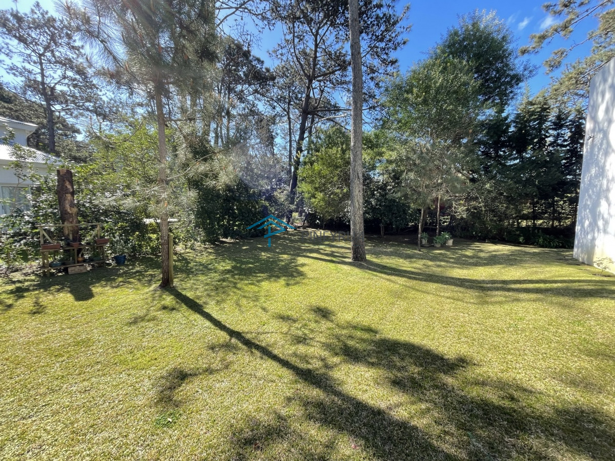 Casa ID.311 - CASA EN VENTA EN BARRIO CERRADO LAGUNA BLANCA 7 DOTMITORIOS