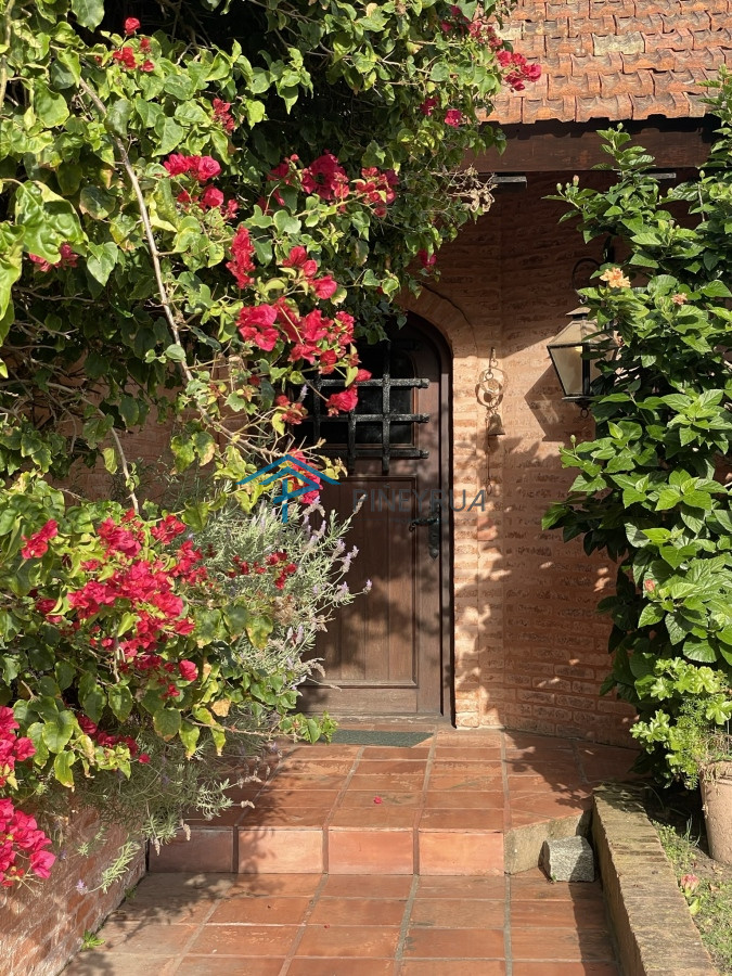 Casa ID.142 - LA TORTUGA DE MONTOYA, IMPACTANTE PROPIEDAD A PASOS DEL MAR