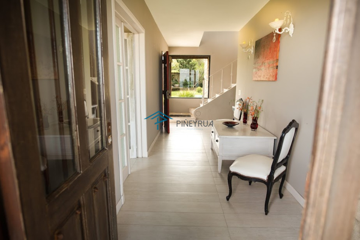 Casa ID.173 - EN VENTA EXCELENTE CASA EN EL CHORRO FRENTE AL MAR 4 DORMITORIOS