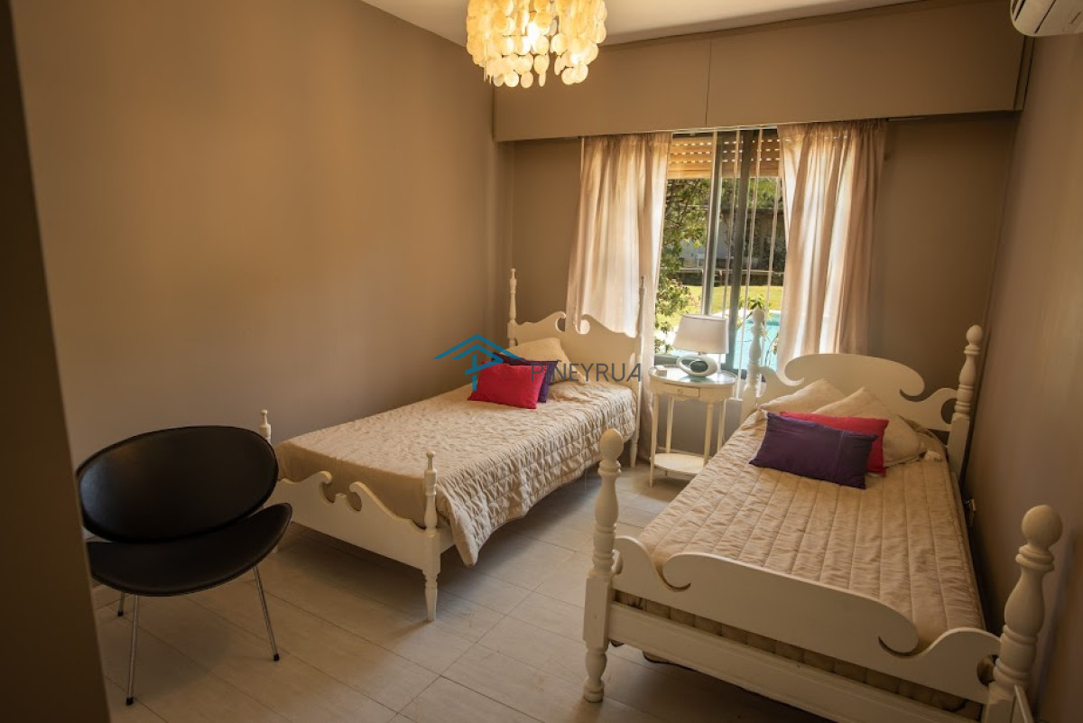 Casa ID.173 - EN VENTA EXCELENTE CASA EN EL CHORRO FRENTE AL MAR 4 DORMITORIOS