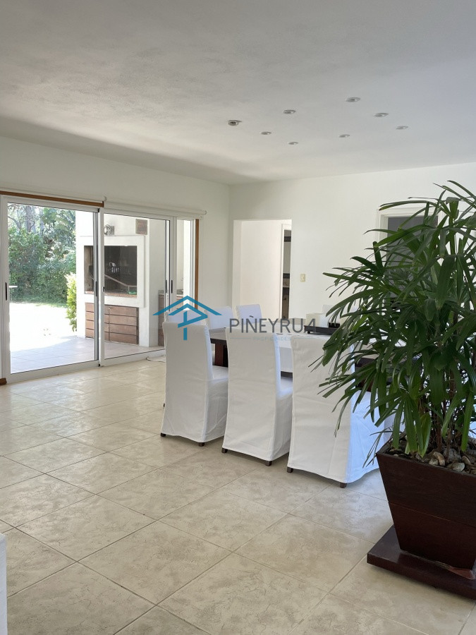 Casa ID.20 - ESPECTACULAR PROPIEDAD EN VENTA EN MONTOYA 5 DORMITORIOS