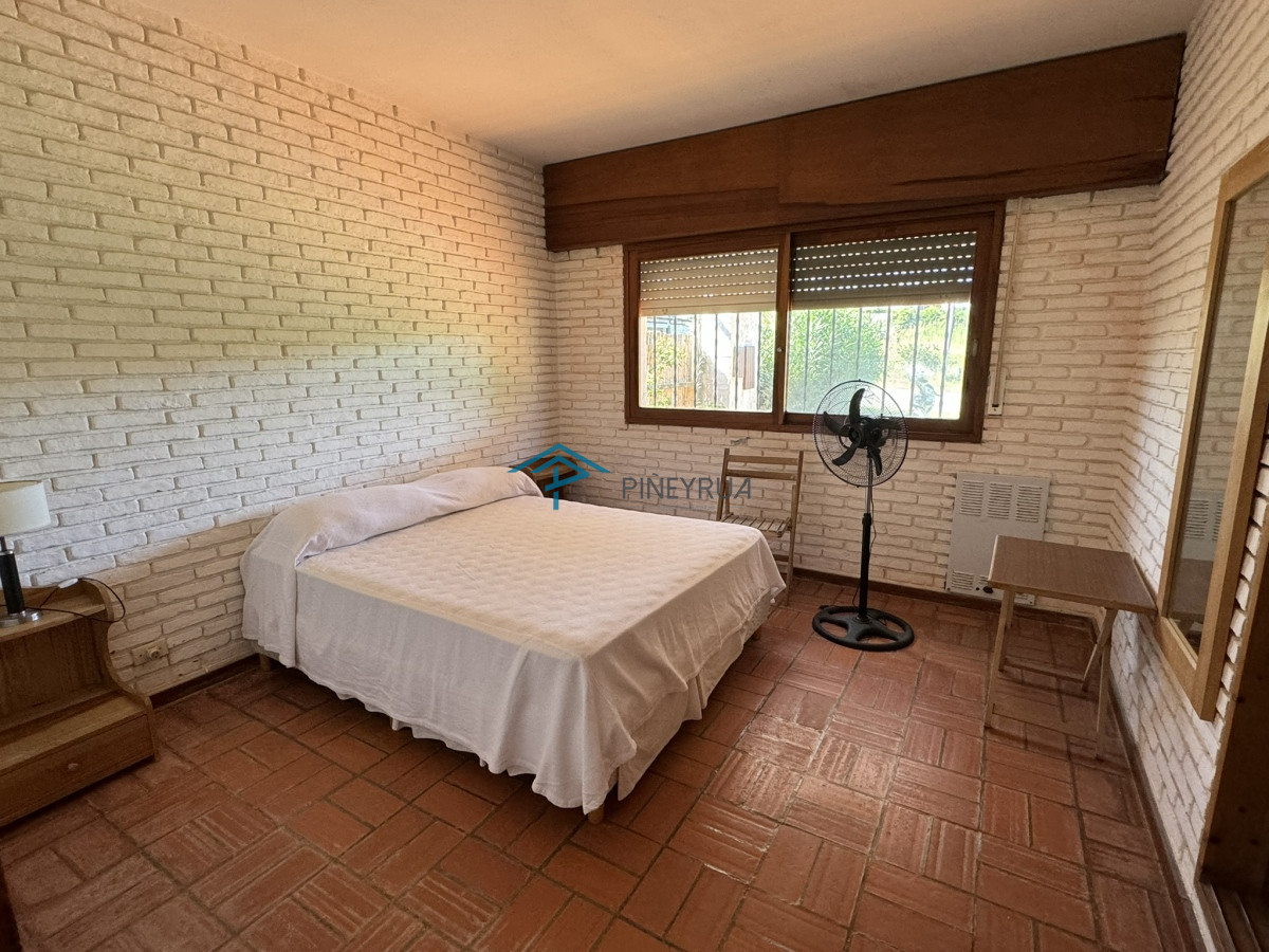 Casa ID.352 - Casa ubicada en La Barra a pasos del mar. 