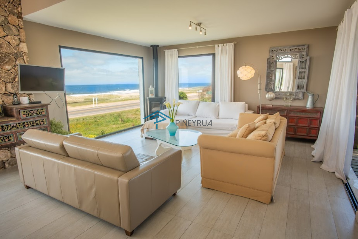 Casa ID.173 - EN VENTA EXCELENTE CASA EN EL CHORRO FRENTE AL MAR 4 DORMITORIOS