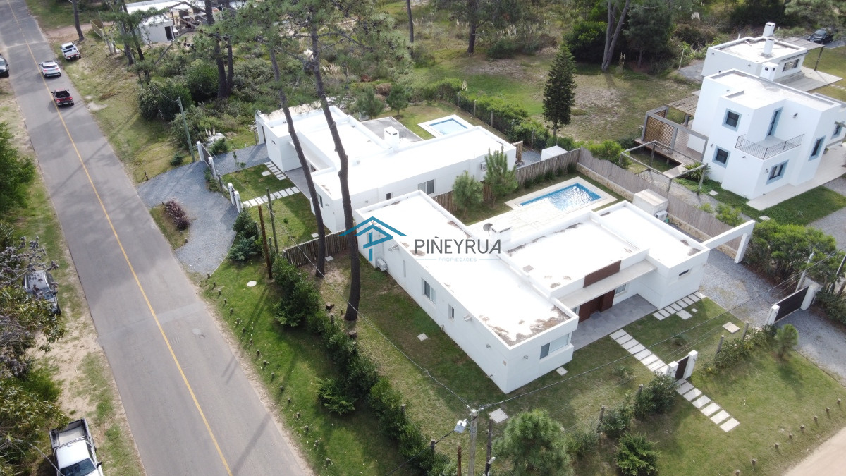 Casa ID.106 - EN VENTA CASA A ESTRENAR EN LA BARRA 3 DORMITORIOS Y PISCINA