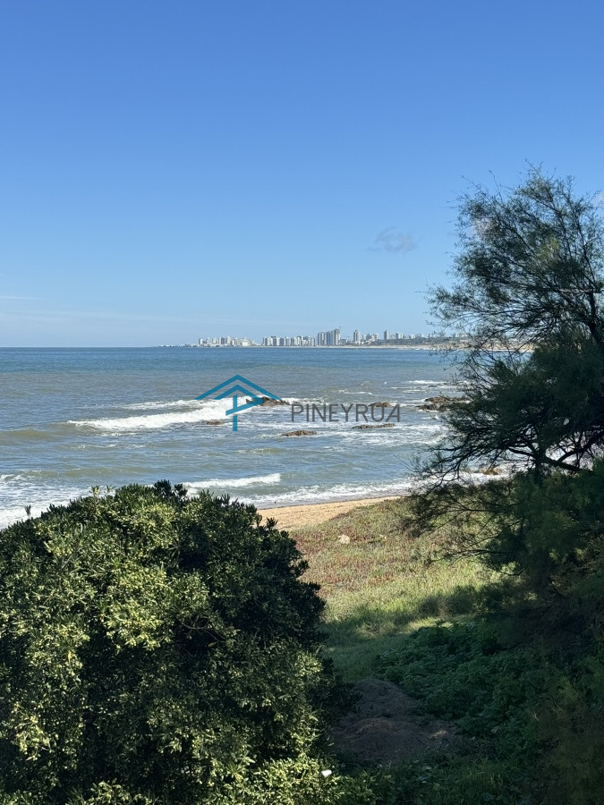 Casa ID.352 - Casa ubicada en La Barra a pasos del mar. 