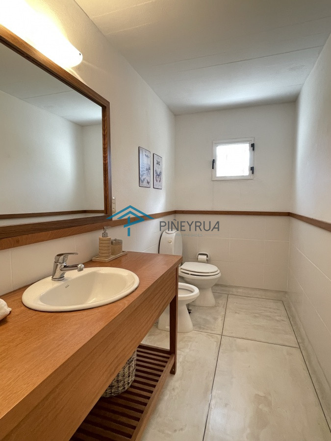 Casa ID.129 - EXCELENTE PROPIEDAD EN VENTA EN LAGUNA BLANCA 5 DORMITORIOS
