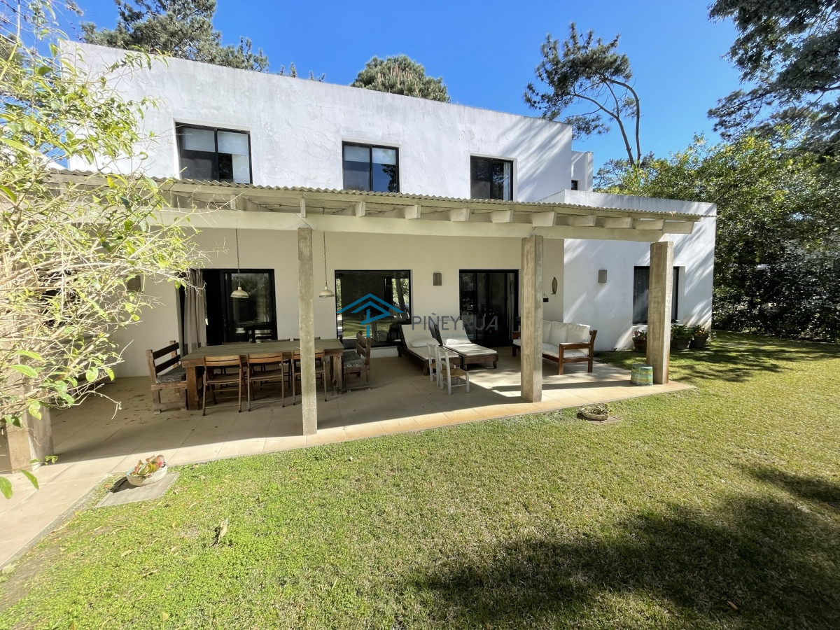 Casa ID.311 - CASA EN VENTA EN BARRIO CERRADO LAGUNA BLANCA 7 DOTMITORIOS