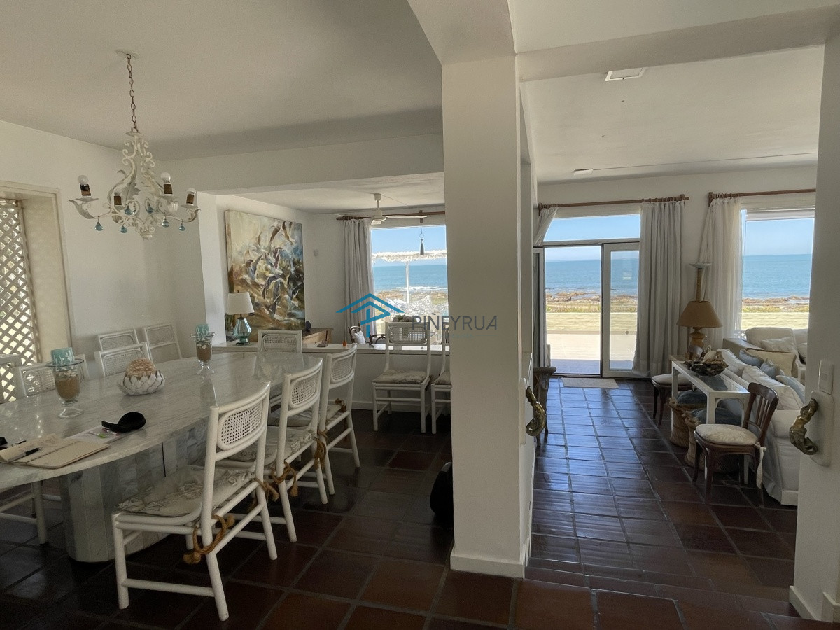 Casa ID.97 - PROPIEDAD EN VENTA CON EXCELENTE UBICACIÓN FRENTE A LA PLAYA EN LA BARRA