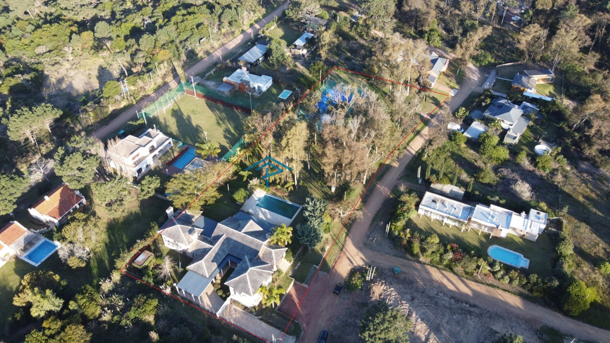 Casa ID.212 - ESPECTACULAR PROPIEDAD EN VENTA EN EL CLUB DE LA BARRA 