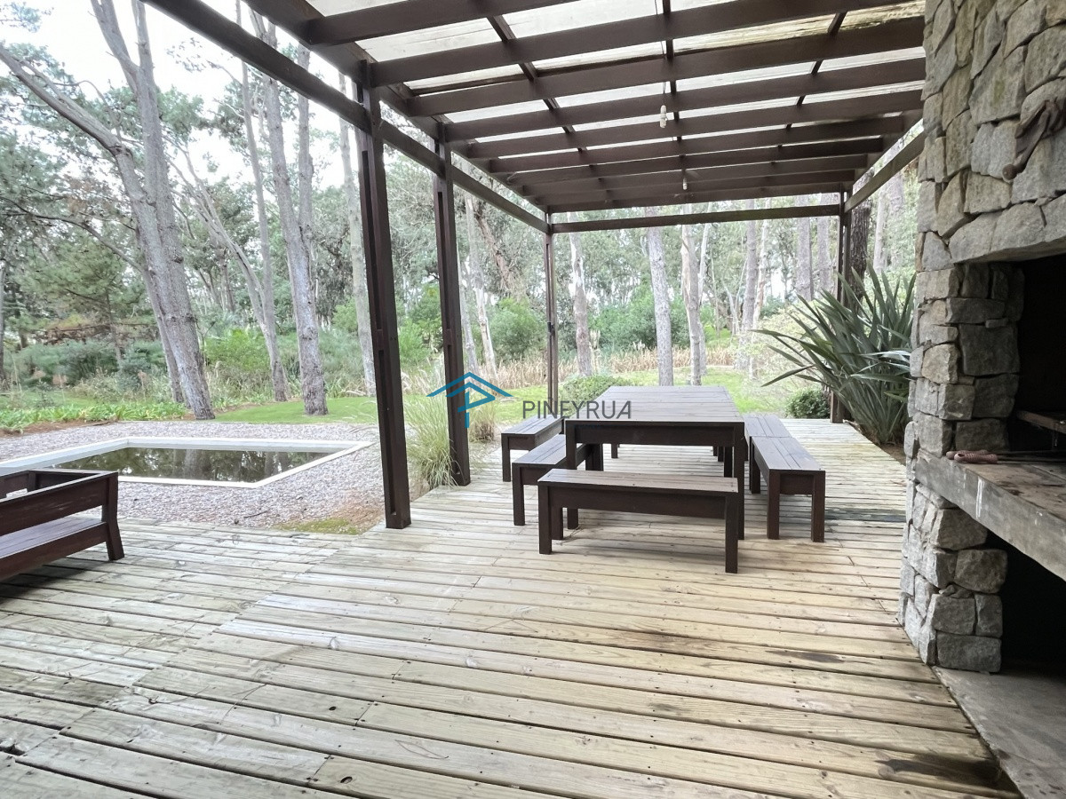 Casa ID.122 - EXCELENTE PROPIEDAD EN VENTA EN LAGUNA BLANCA 4 DORMITORIOS