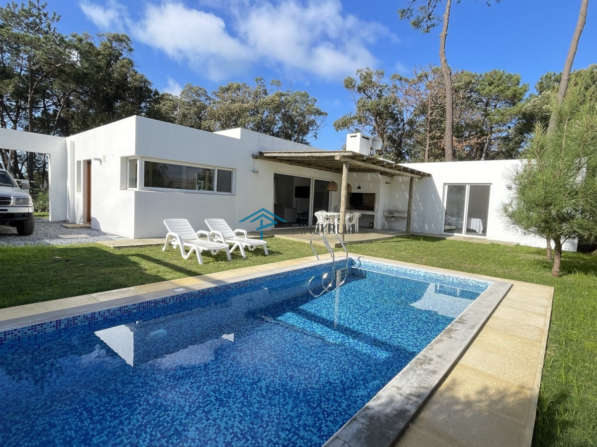 Casa ID.106 - EN VENTA CASA A ESTRENAR EN LA BARRA 3 DORMITORIOS Y PISCINA
