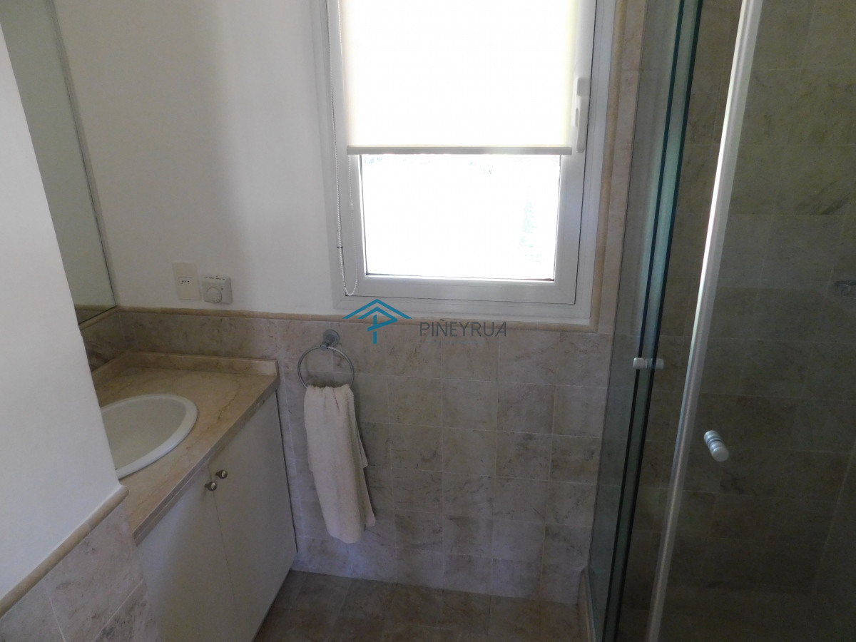 Casa ID.248 - CASA EN ALQUILER TEMPORARIO EN PUNTA PIEDRAS 5 DORMITORIOS