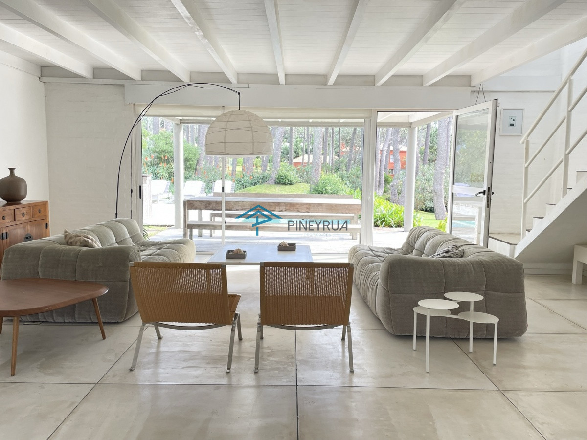 Casa ID.129 - EXCELENTE PROPIEDAD EN VENTA EN LAGUNA BLANCA 5 DORMITORIOS