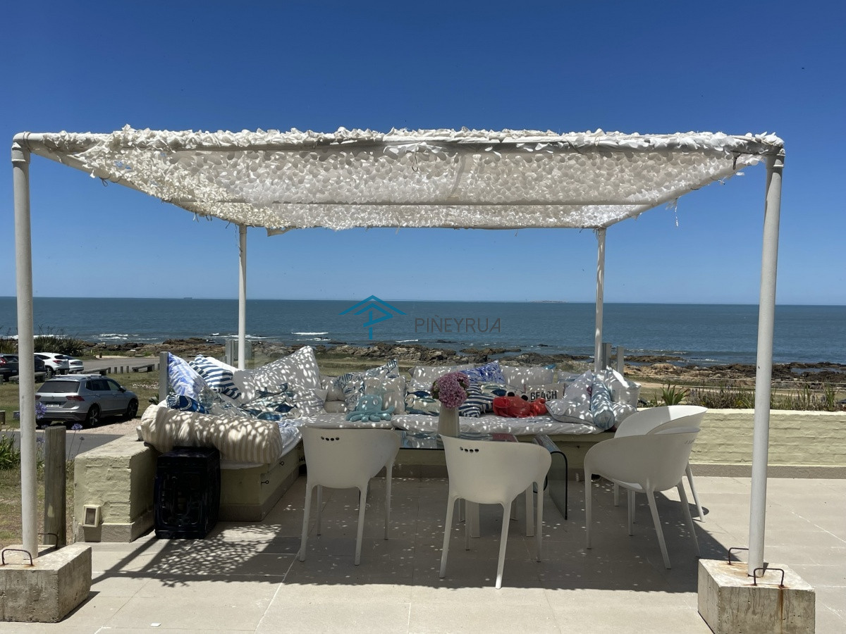 Casa ID.97 - PROPIEDAD EN VENTA CON EXCELENTE UBICACIÓN FRENTE A LA PLAYA EN LA BARRA