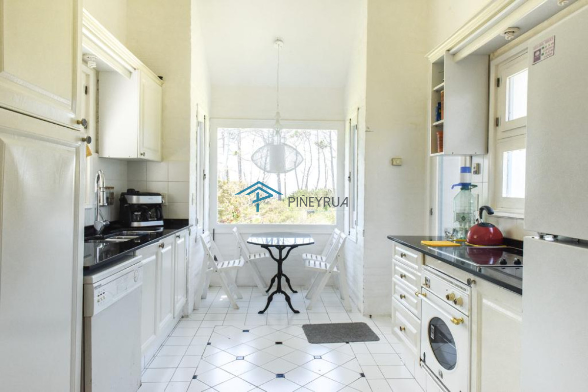 Casa ID.175 - EN VENTA CASA EN MONTOYA CON VISTA AL MAR Y PISCINA 4 DORMITORIOS
