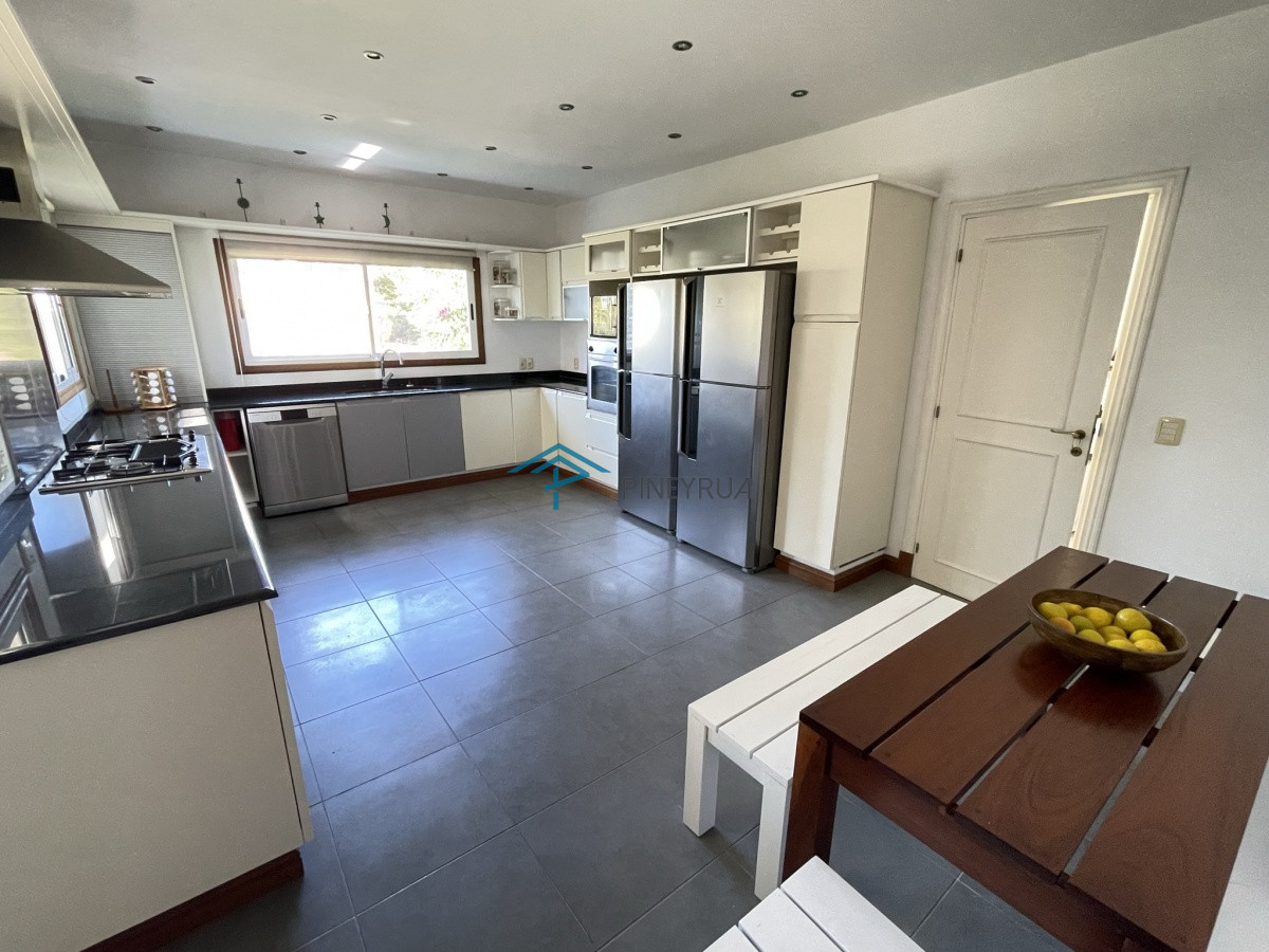 Casa ID.20 - ESPECTACULAR PROPIEDAD EN VENTA EN MONTOYA 5 DORMITORIOS