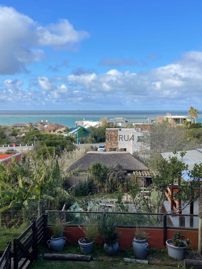 Casa ID.177 - EN VENTA, PROPIEDAD EN ALTOS DE PUNTA PIEDRAS 4 DORMITORIOS