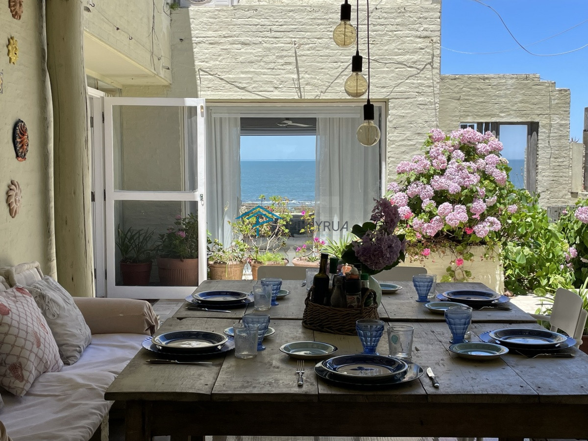 Casa ID.97 - PROPIEDAD EN VENTA CON EXCELENTE UBICACIÓN FRENTE A LA PLAYA EN LA BARRA