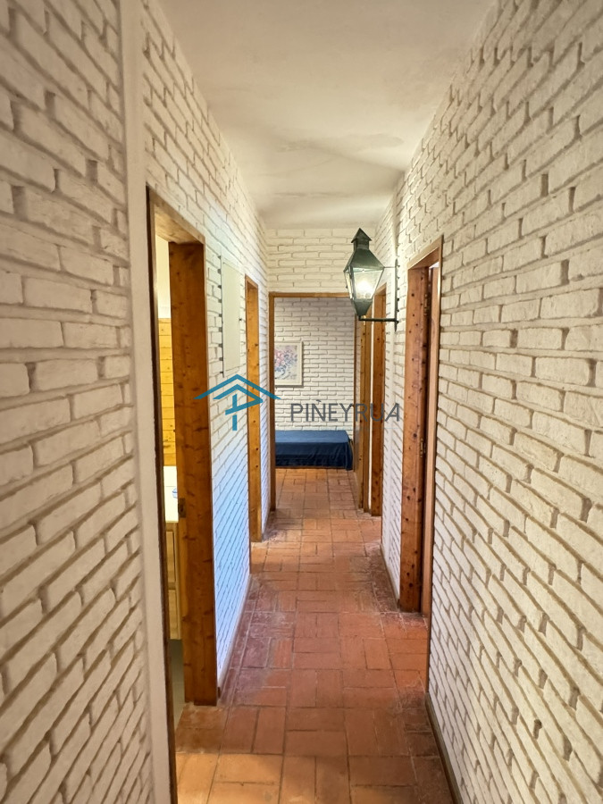 Casa ID.352 - Casa ubicada en La Barra a pasos del mar. 