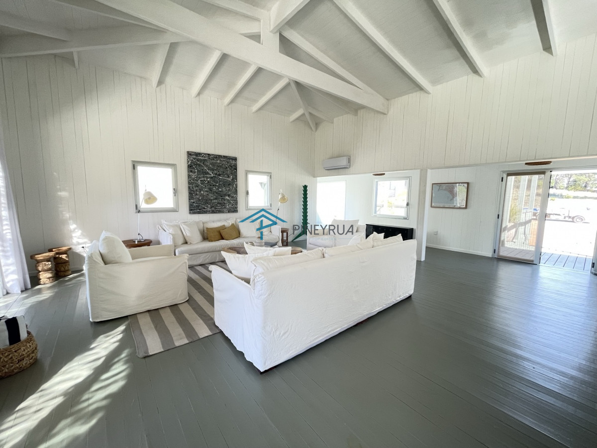 Casa ID.238 - EN VENTA, CASA A ESTRENAR EN BARRIO CERRADO EN JOSE IGNACIO 4 DORMITORIOS