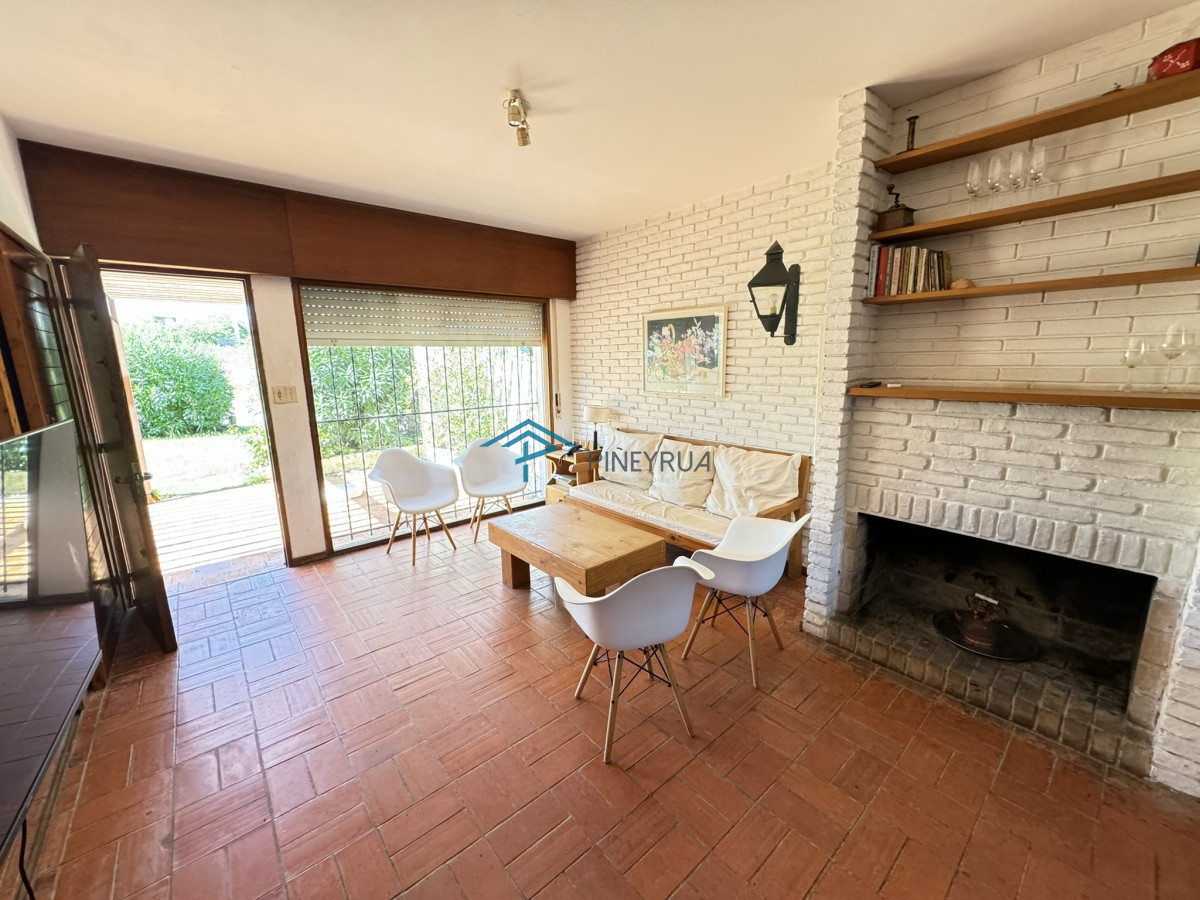 Casa ID.352 - Casa ubicada en La Barra a pasos del mar. 