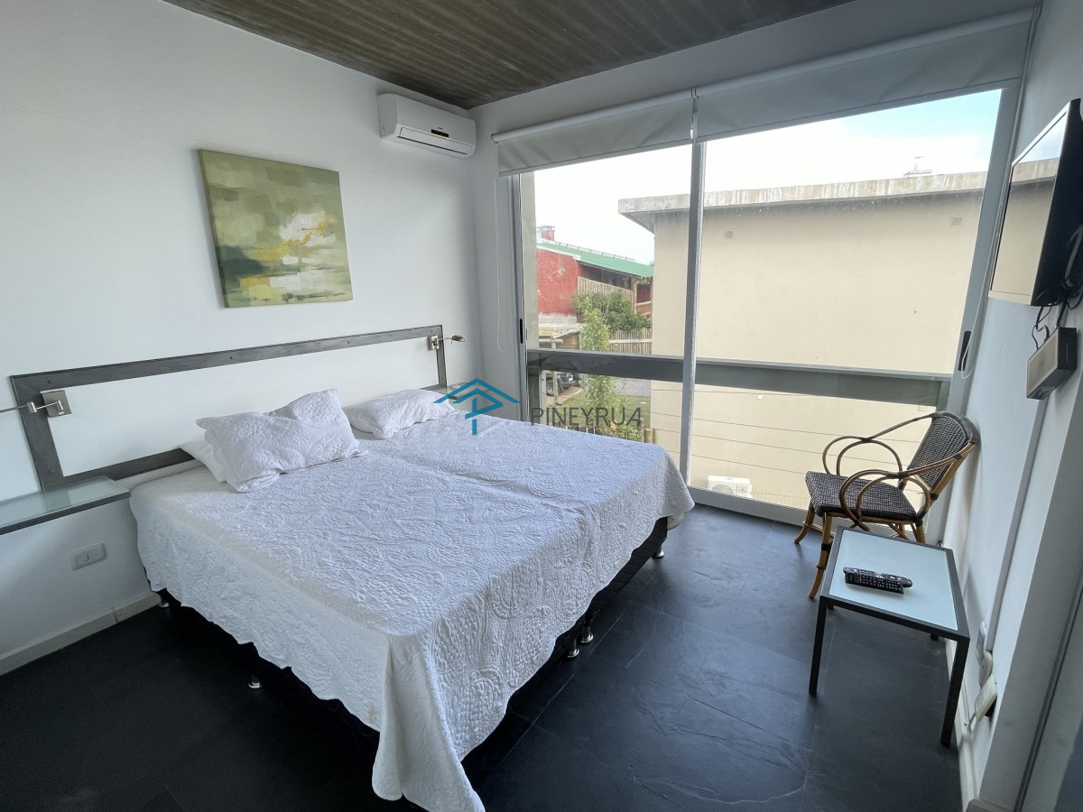 Casa ID.211 - EN VENTA COMODA CASA EN EL CHORRO CON PISCINA 5 DORMITORIOS