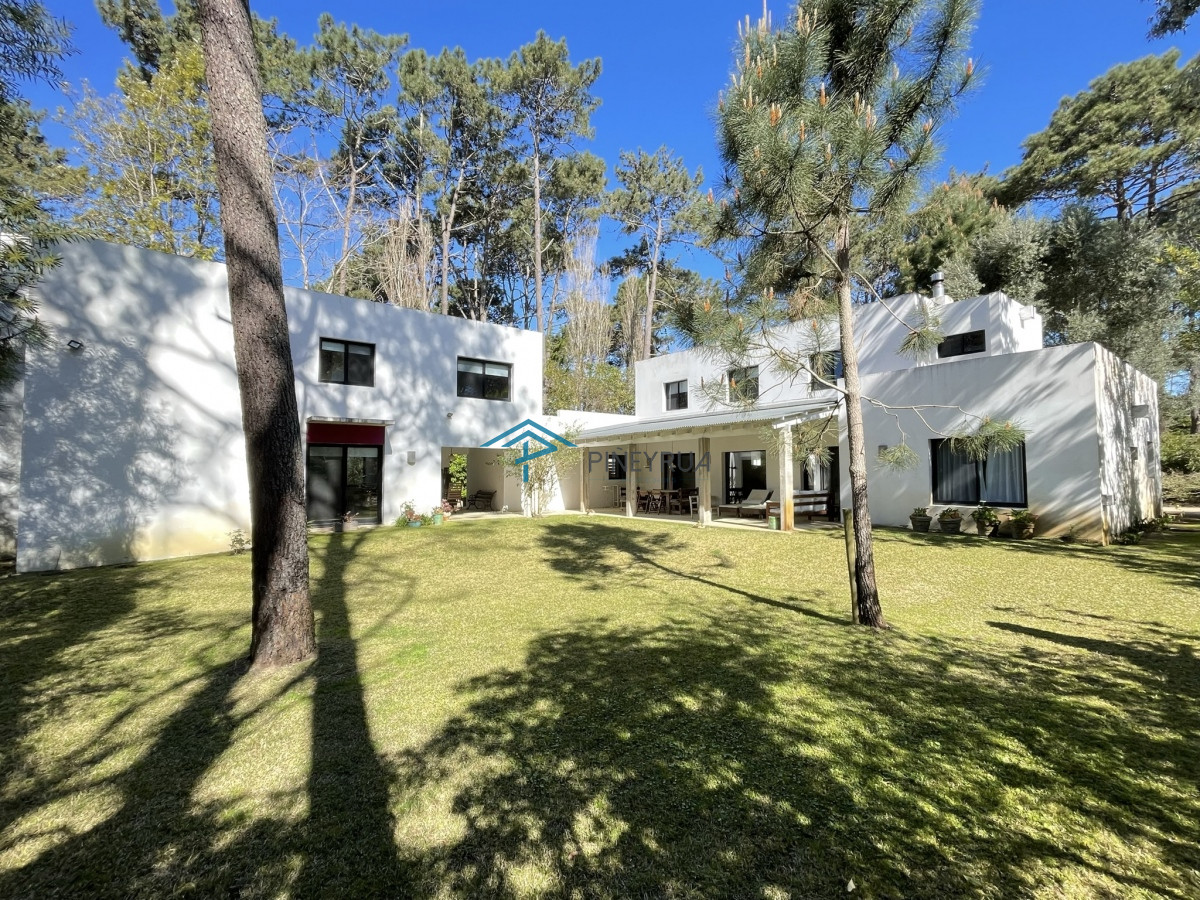 Casa ID.311 - CASA EN VENTA EN BARRIO CERRADO LAGUNA BLANCA 7 DOTMITORIOS