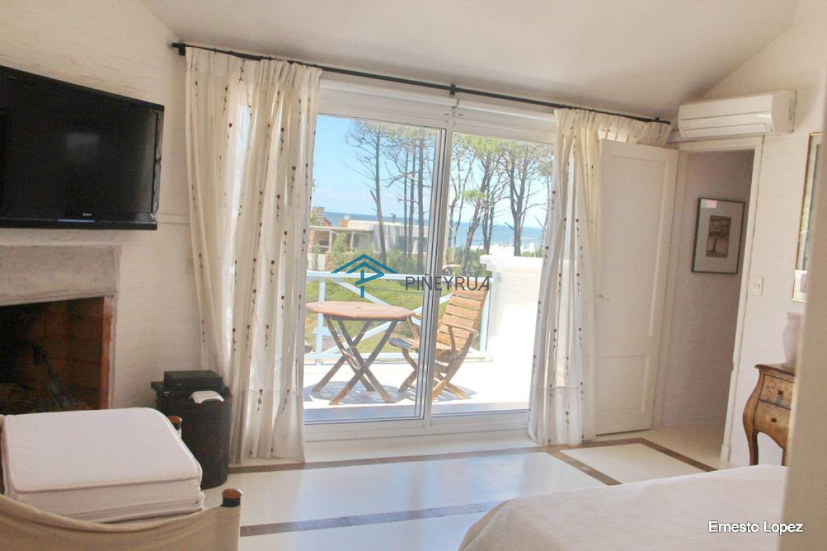 Casa ID.175 - EN VENTA CASA EN MONTOYA CON VISTA AL MAR Y PISCINA 4 DORMITORIOS
