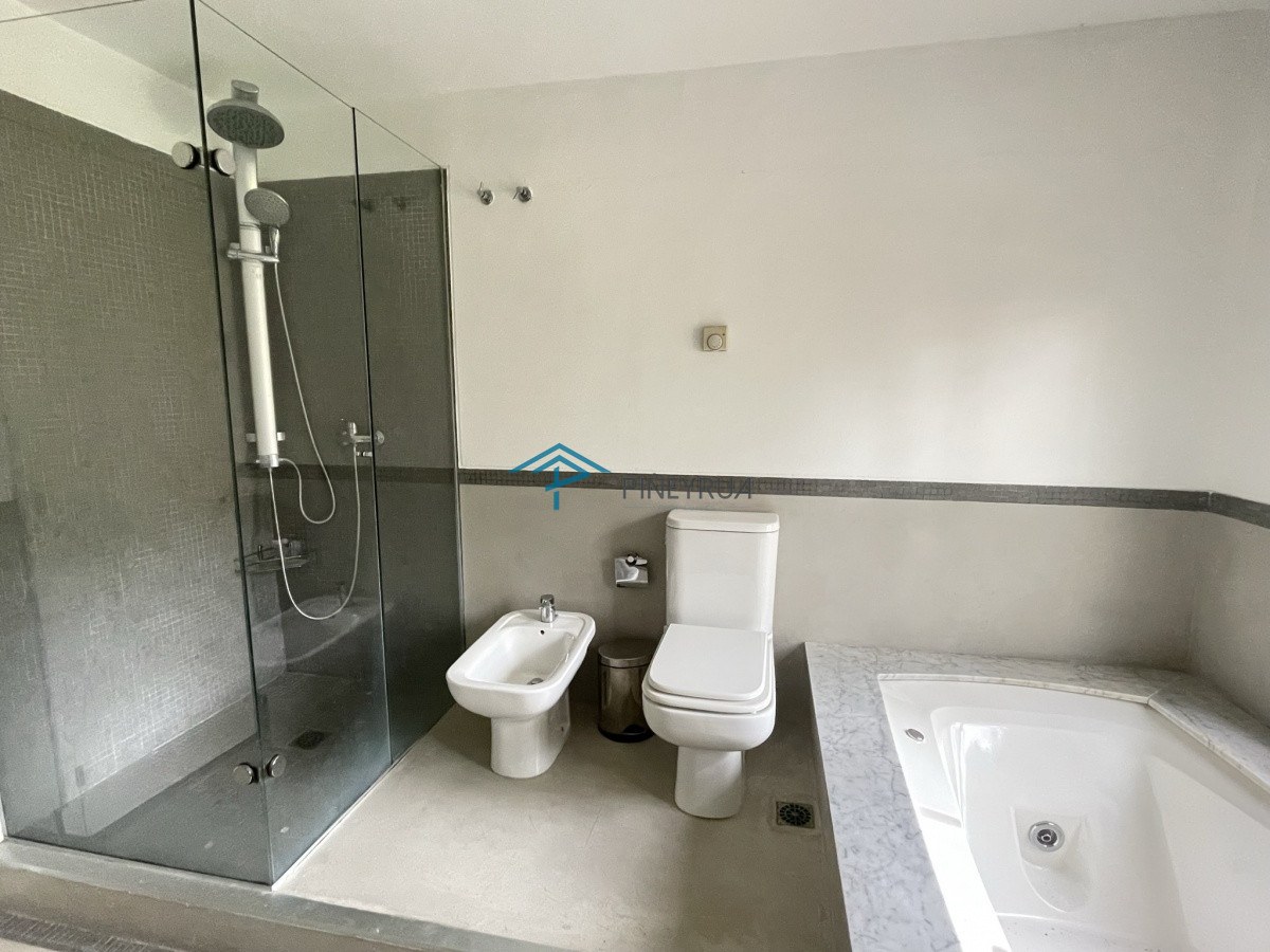 Casa ID.122 - EXCELENTE PROPIEDAD EN VENTA EN LAGUNA BLANCA 4 DORMITORIOS