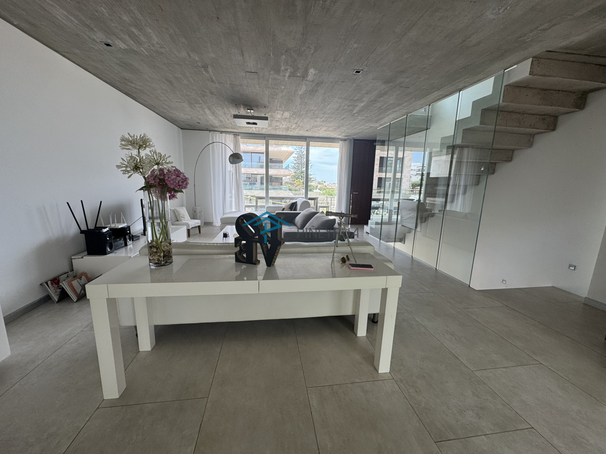 CASA EN VENTA EN LA BARRA A POCOS METROS DE LA PLAYA 5 DORMITORIOS