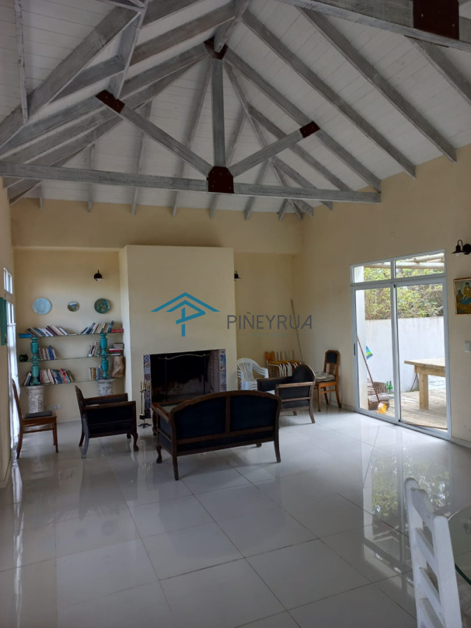 Casa en Venta en Montoya, cerca del mar, con mucho potencial.