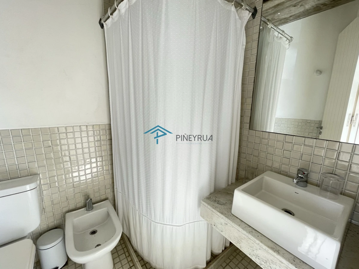 MODERNA PROPIEDAD EN VENTA EN EL CLUB LAGUNA BLANCA 5 DORMITORIOS