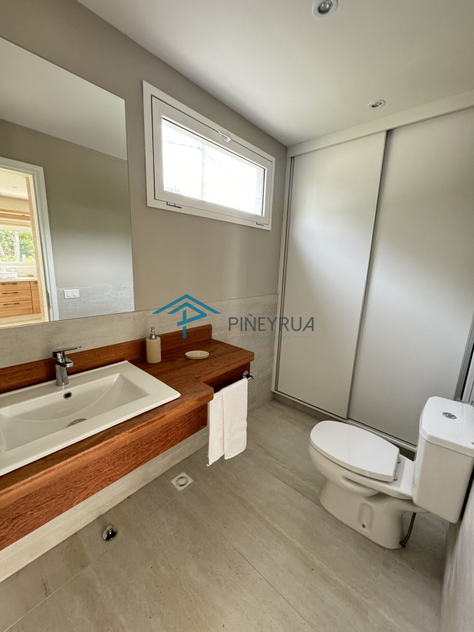 Casa a estrenar en La Barra, 3 dormitorios, piscina