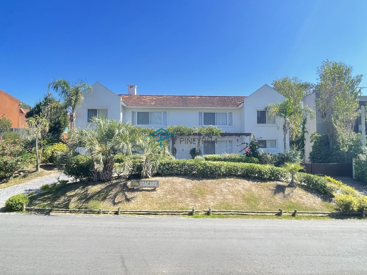 Casa ID.20 - ESPECTACULAR PROPIEDAD EN VENTA EN MONTOYA 5 DORMITORIOS