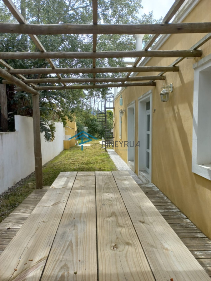 Casa en Venta en Montoya, cerca del mar, con mucho potencial.