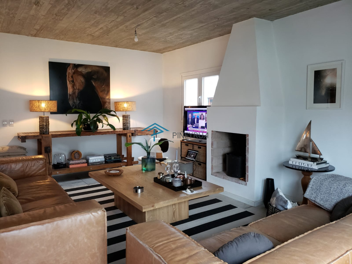 Casa ID.124 - CASA EN VENTA EN EL TESORO A PASOS DE LA RUTA 10 4 DORMITORIOS