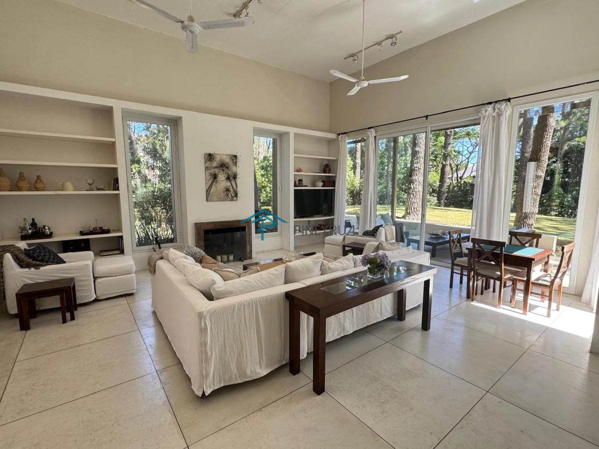 Casa ID.138 - EXCELENTE PROPIEDAD EN ALQUILER EN LAGUNA BLANCA 4 DORMITORIOS
