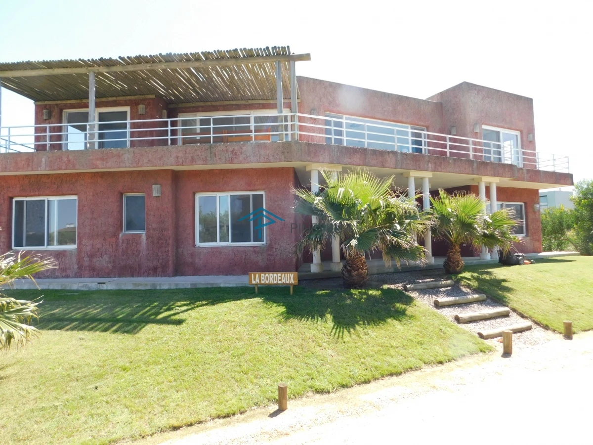 CASA EN ALQUILER TEMPORARIO EN PUNTA PIEDRAS 5 DORMITORIOS