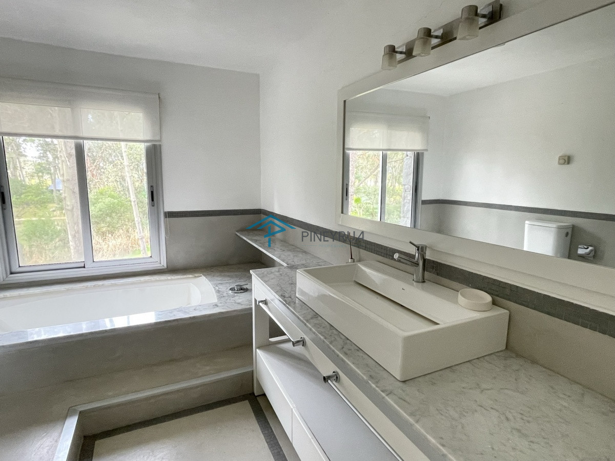 Casa ID.122 - EXCELENTE PROPIEDAD EN VENTA EN LAGUNA BLANCA 4 DORMITORIOS