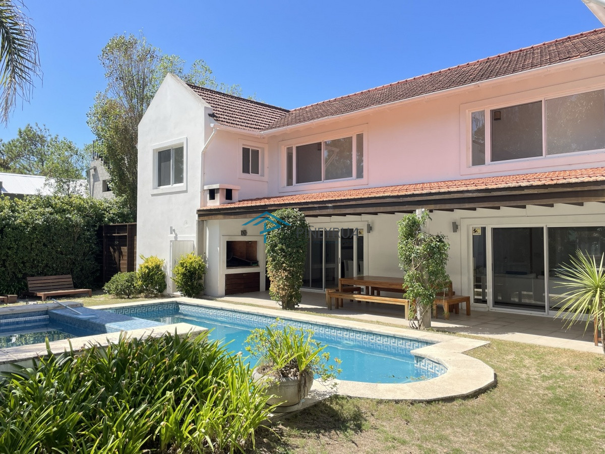 Casa ID.20 - ESPECTACULAR PROPIEDAD EN VENTA EN MONTOYA 5 DORMITORIOS