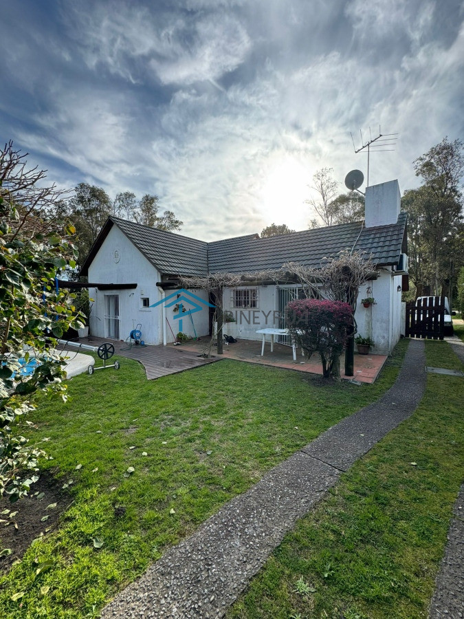 Casa en Alquiler cerca del Puente de la Barra, 3 dormitorios, ideal familias. Piscina climatizada