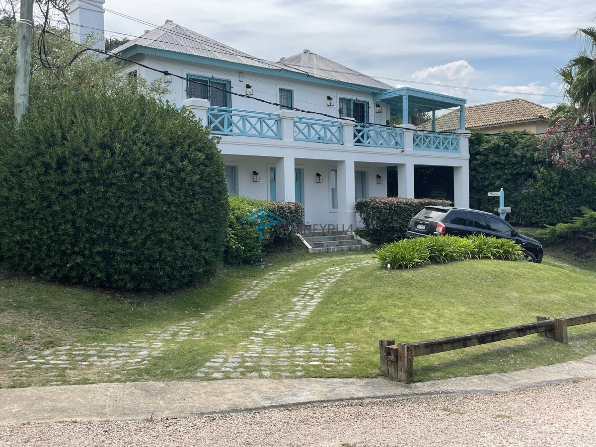 Casa ID.4 - IMPECABLE PROPIEDAD EN LA BARRA A PASOS DEL MAR, 3 DORMITORIOS